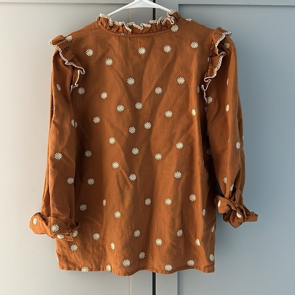 The loveliest Sezane embroidered ruffle trim daisy top! - Picture 2 of 2